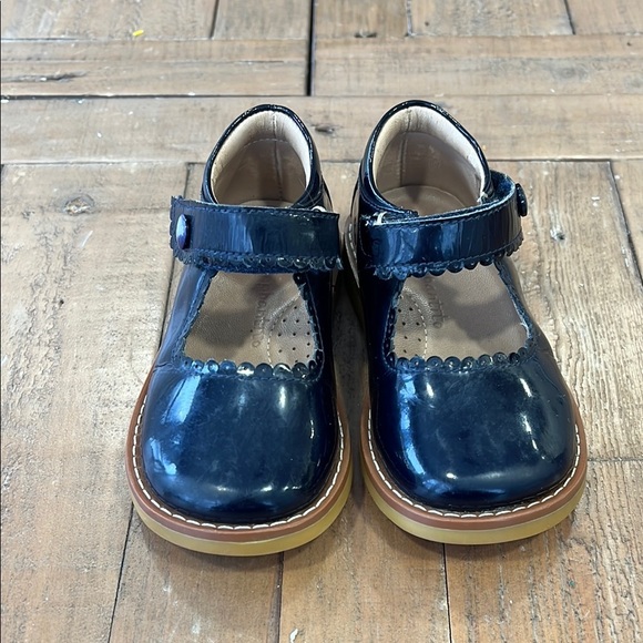 Elephantito navy patent leather scalloped Mary Janes - Picture 2 of 12